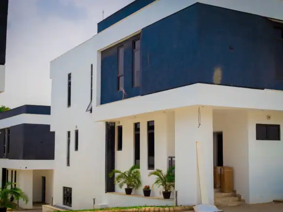 4 units of 4-bedroom detached house