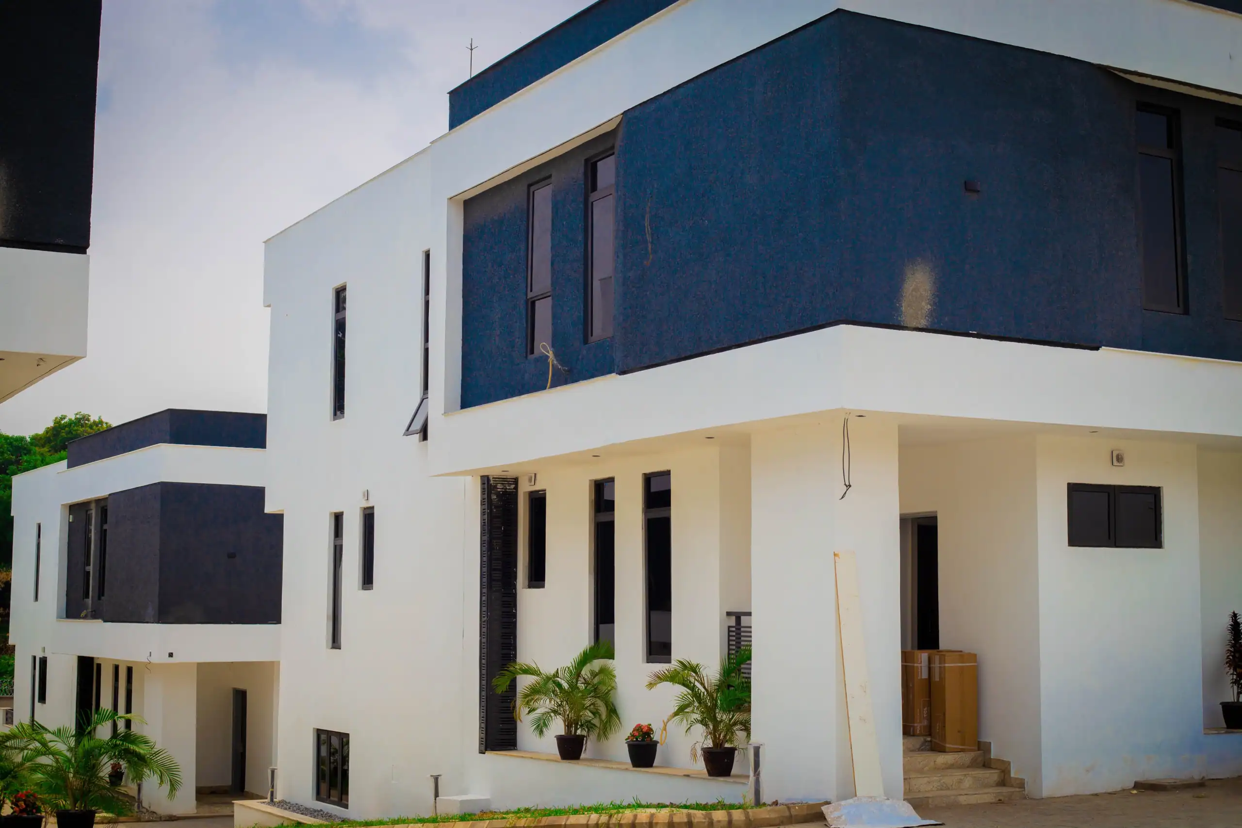 4 units of 4-bedroom detached house
