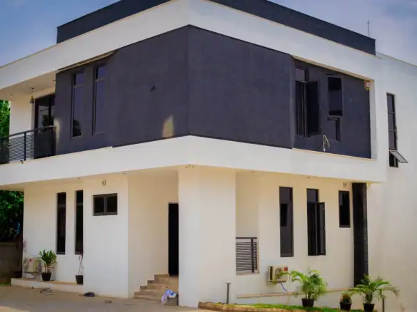 4 units of 4-bedroom detached house