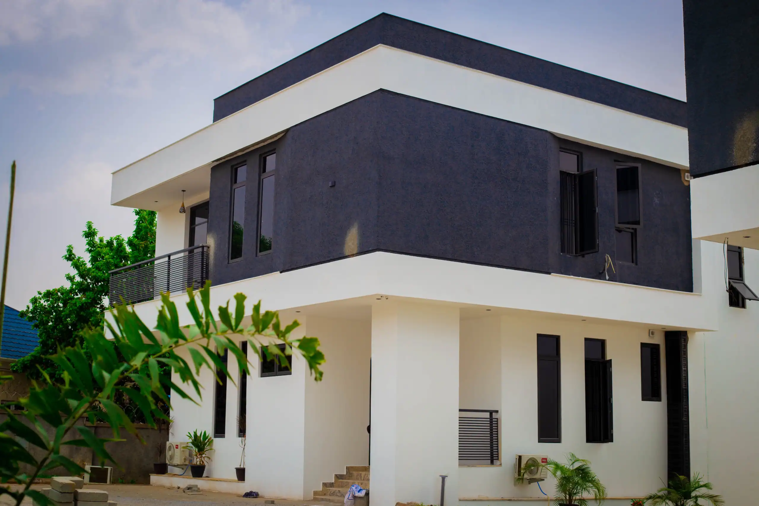 4 units of 4-bedroom detached house